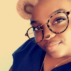 Meet your Posher, Steffany